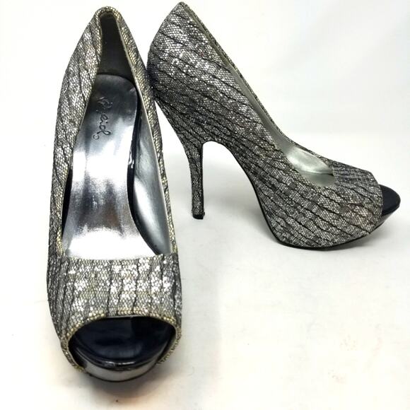 Qupid Silver Metallic Platform Stilettos Heels Comfortable Women's Size 8 - Picture 1 of 8